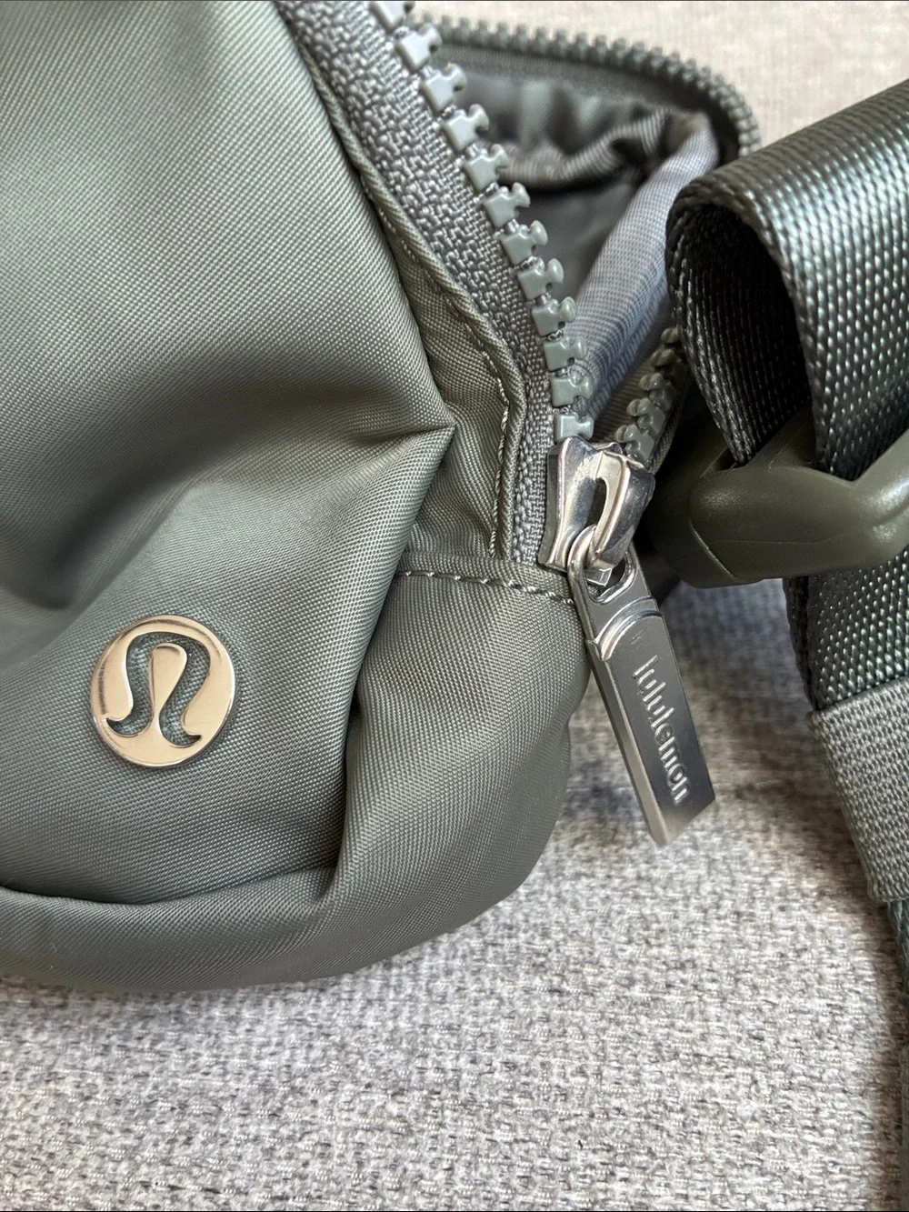 Lululemon 1L Everywhere Belt Bag (Olive or Gray) - Picture 7 of 12